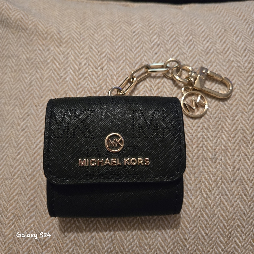 🎄 Michael Kors Airpods Case
